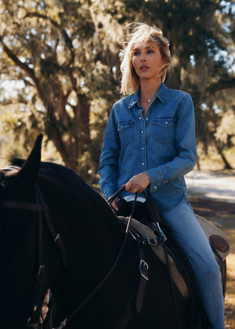 Sarah Woodhead on horseback bio