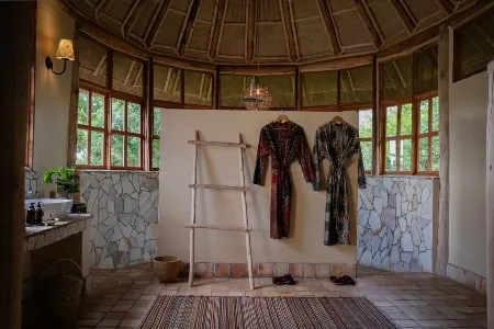 Kyambura Gorge Lodge - Bathroom