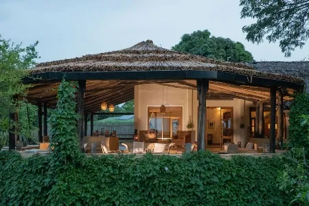 Kyambura Gorge Lodge - Outside
