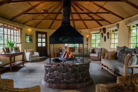 Mgahinga National Park - Mount Gahinga Lodge - Lounge