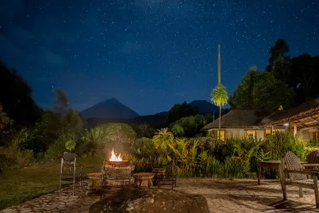 Mgahinga National Park - Mount Gahinga Lodge - Night
