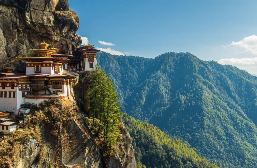 Houses on the side of a mountain in Bhutan