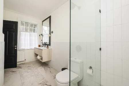 Estancia Cerro Guido Bathrooms_converted