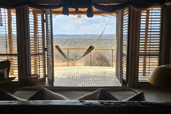 Safari Lodge in Africa Tanzania_converted