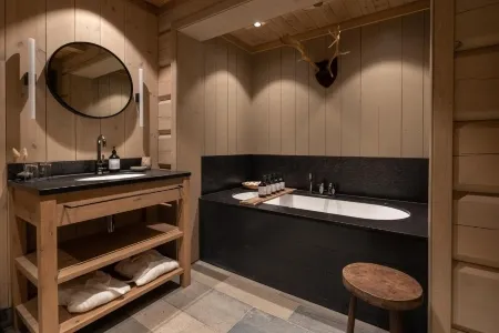 Storfjord Hotel Bathrooms_converted