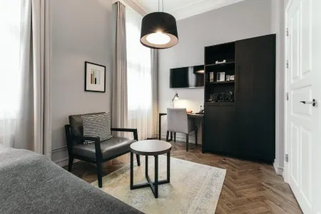 Apotek 3 room view black and white_converted