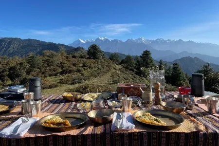 Camping 2 lunch outisde in mountans_converted