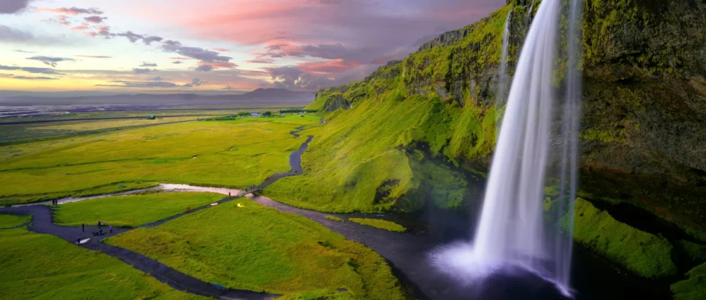 Circling Iceland_ Fire, Ice and the Art of Exploration_converted