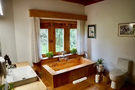 Happy House 4 bathroom_converted