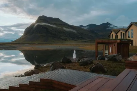 Hotel Glacier Lagoon 2_ outside by the lake_converted