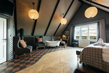 Skalakot Manor Hotel 4 Luxury hotel_converted