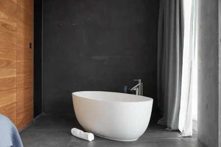 The Retreat 4 luxury bath_converted