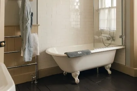 Killiehuntly Farmhouse & Cottages 4 bathrooms_converted