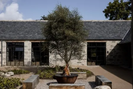 Lundies House 5 in the gardens_converted