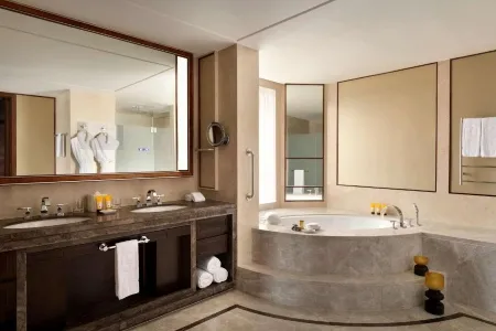 Shangri La Hotel 2 Bathrooms_converted
