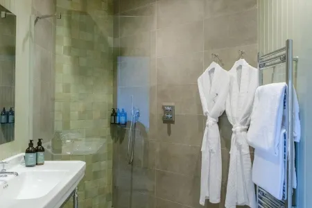 The Three Chimneys 3 lodge bathrooms_converted