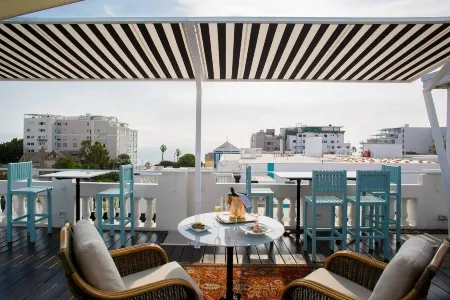 Hotel B 3 outside deck area_converted